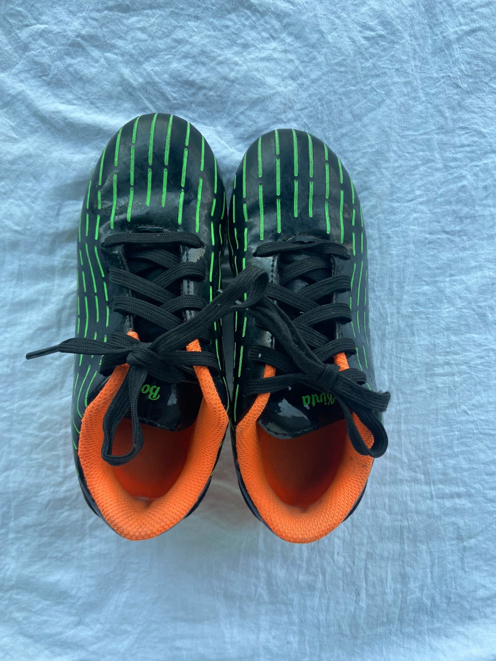 Bomkinta Kids soccer cleats with Green Stripes and Orange Lining